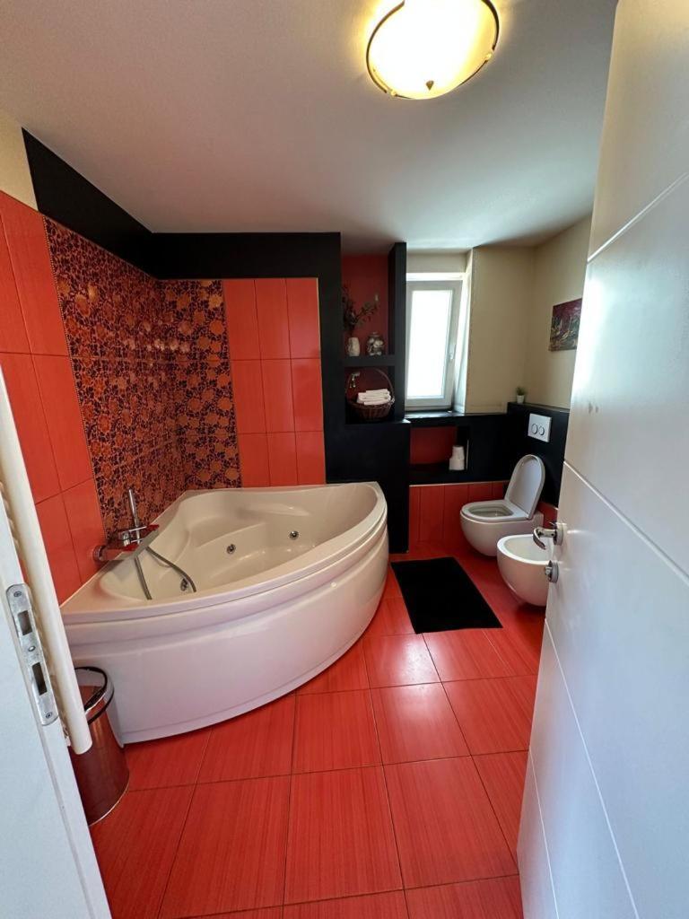 Jacuzzi Apartment - Center Загреб Екстериор снимка